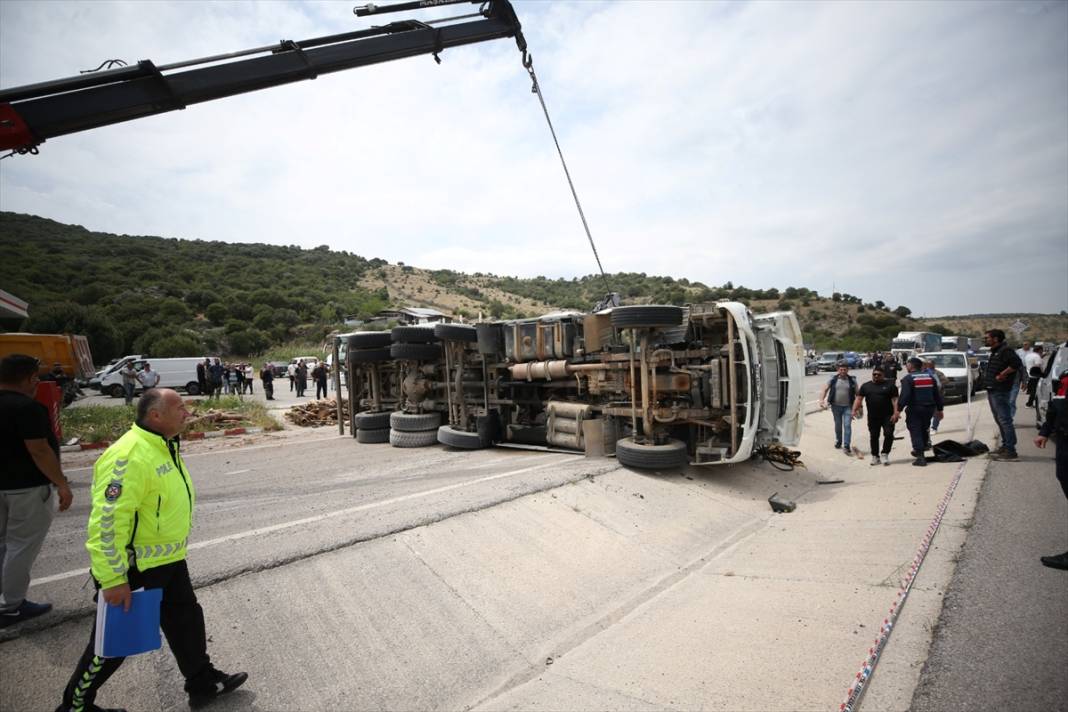 Biri yolcu otobüsü 3 araç kaza yaptı! 8 ölü, çok sayıda yaralı var 16